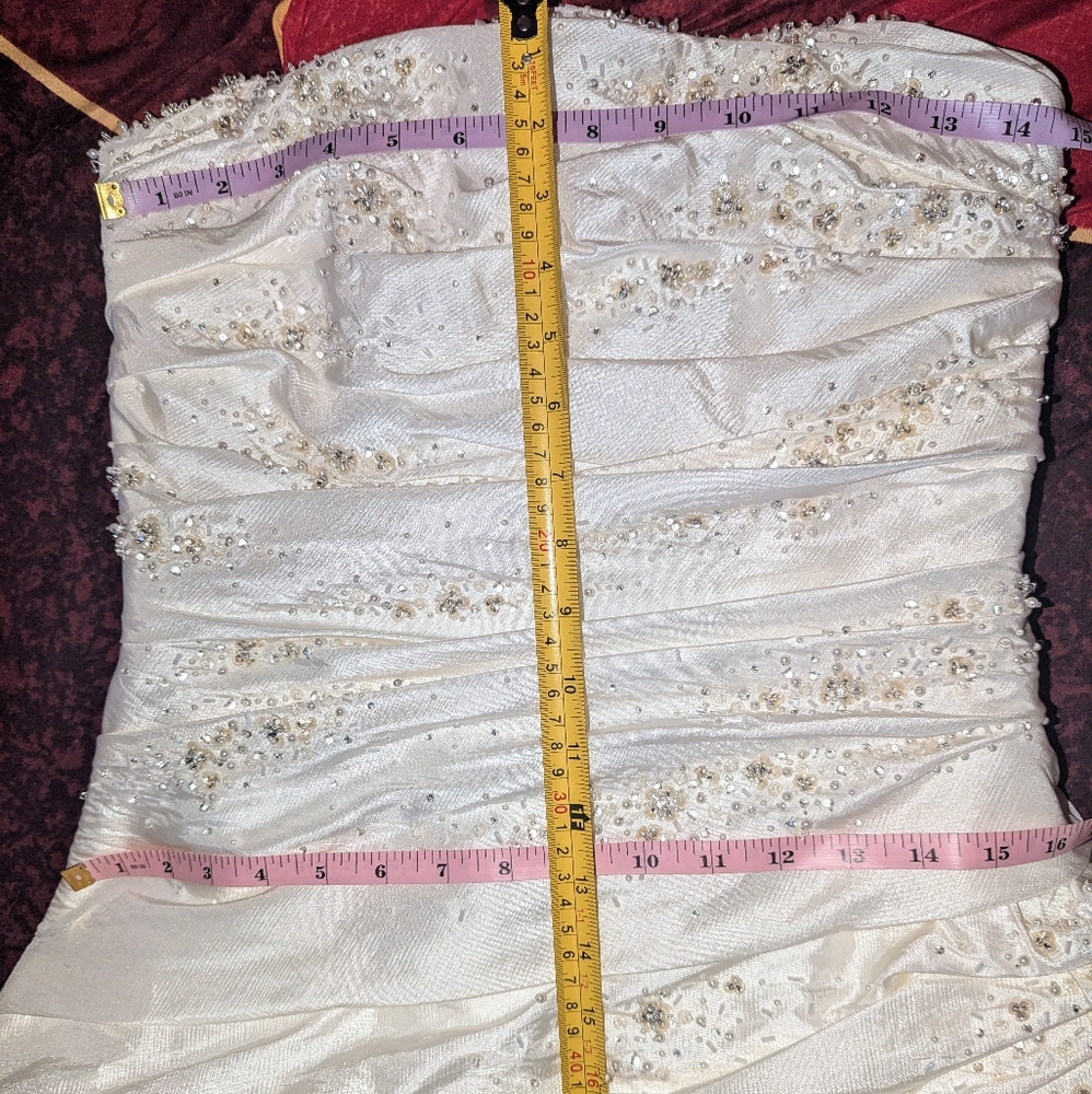 The DIAMOND COLLECTION Strapless Sequin Wedding Dress 12P - Picture 16 of 17
